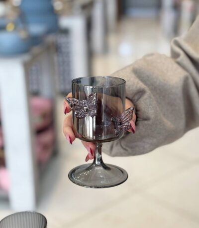 دسرخوری پیرکس دودی پروانه دار